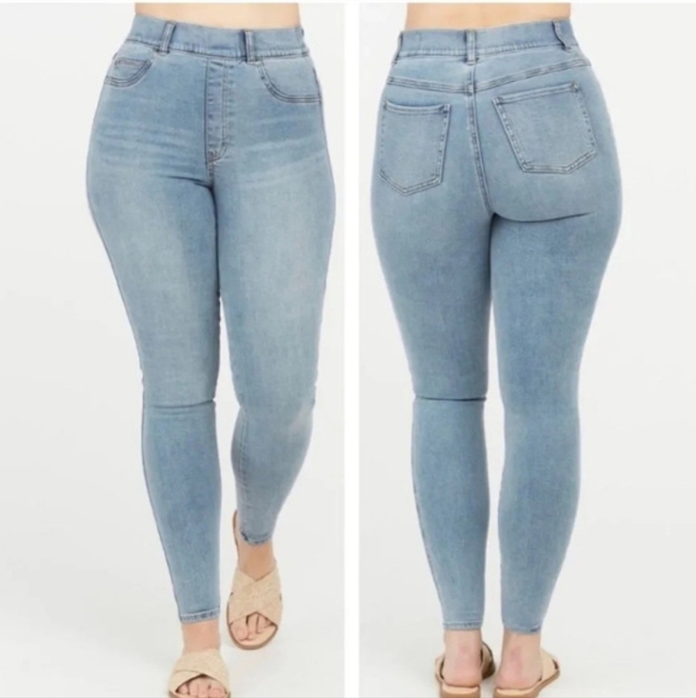 Spanx NWT Skinny Jean In Light vtg Wash Size Small.